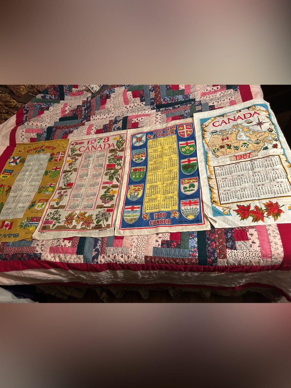 Lot of 4 Vintage Canada Themed Kitchen Linen Towels 42cmx70cm
